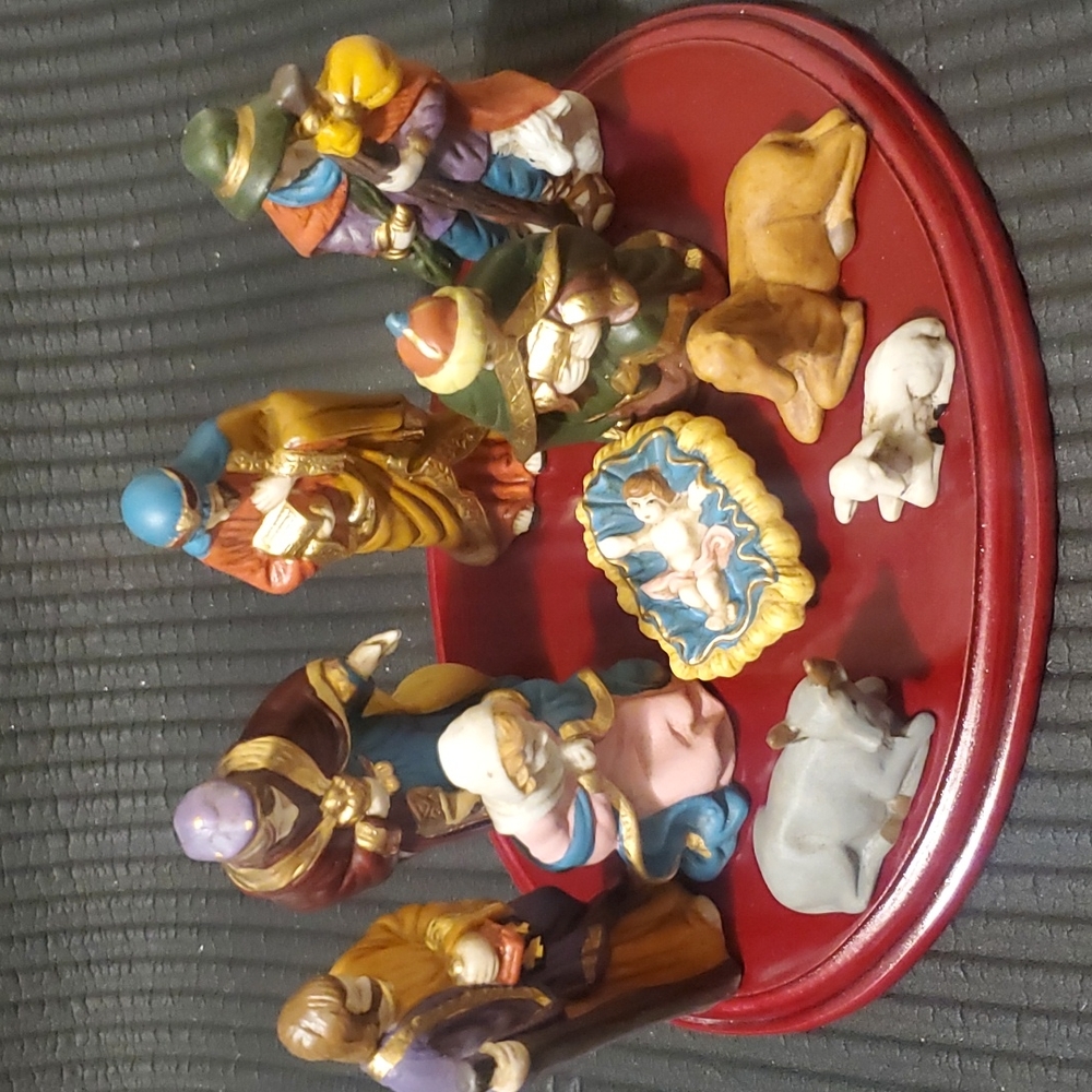 Vintage Nativity Figurines 11pc. Fantastic condition!